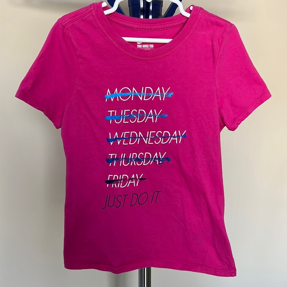 Girls Nike tee